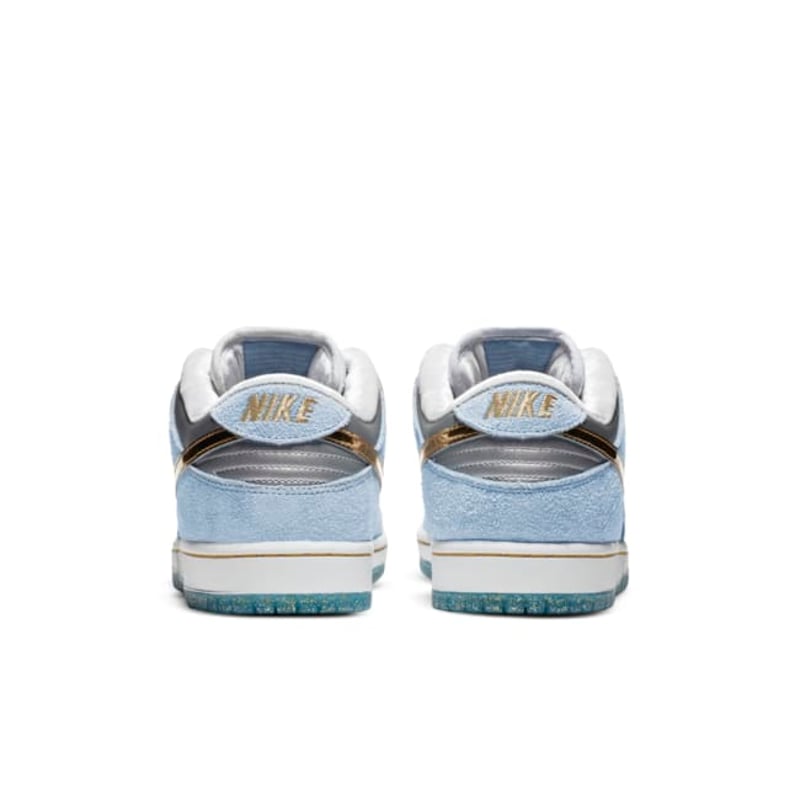Tênis Nike SB Dunk Low x Sean Cliver Holiday Special