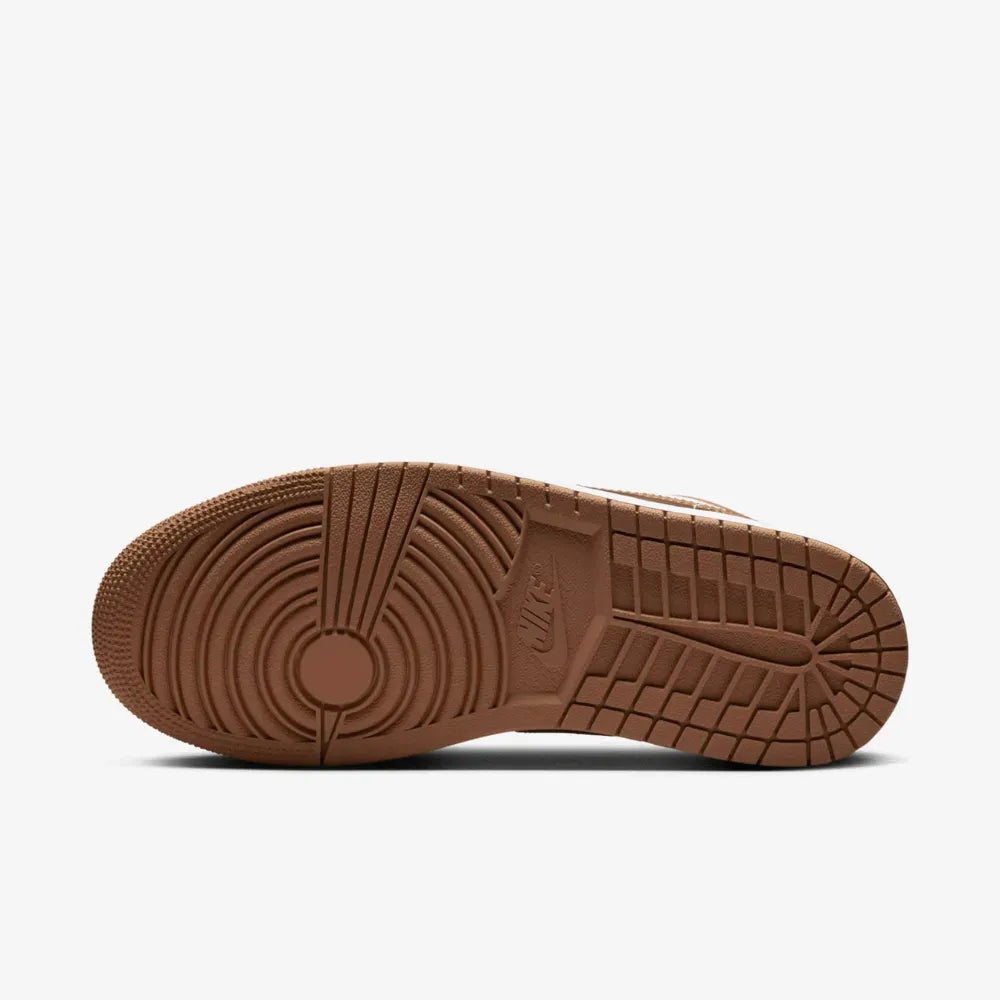 Tênis Nike Air Jordan 1 Baixo
Archaeo Marrom Branco