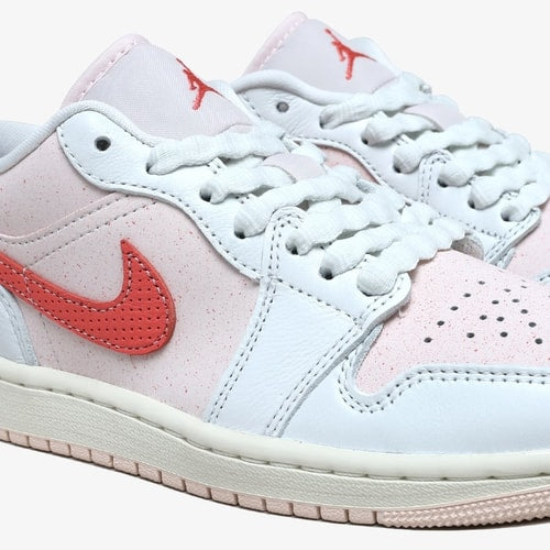 Tênis Nike Air Jordan 1 Low SE Strawberry Milkshake