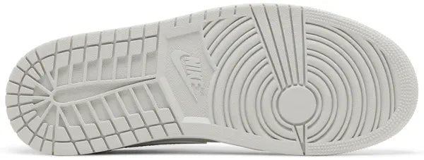 Tênis Nike Air Jordan 1 Retro Low OG Prata Metálico