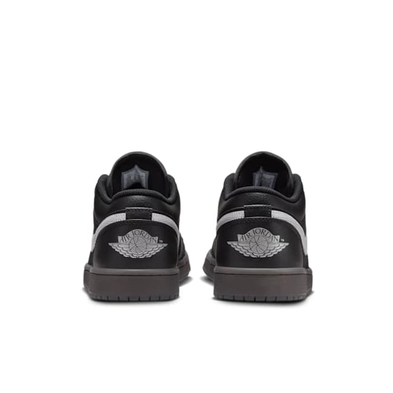 Tênis Nike Air Jordan 1 Low
Black White Dark Smoke Grey