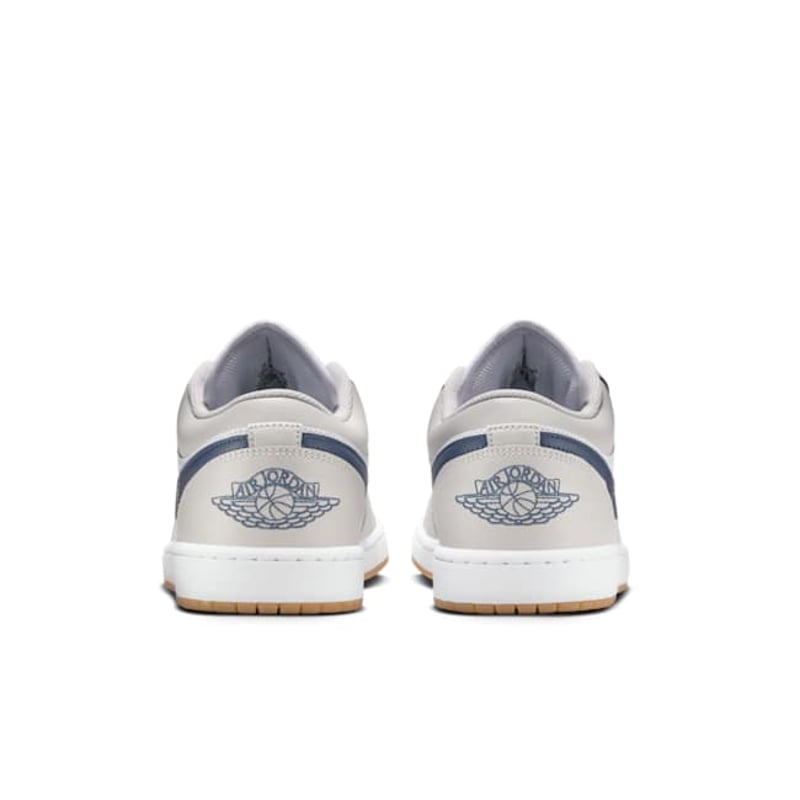 Tênis Nike Air Jordan 1 Low
Midnight Navy Neutral Grey