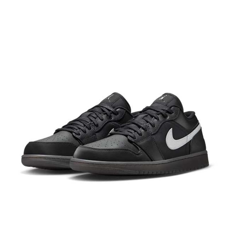 Tênis Nike Air Jordan 1 Low
Black White Dark Smoke Grey